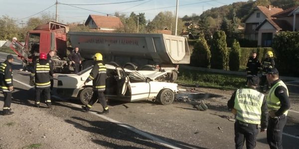 Celije saobracajna nesreca mercedesa i kamiona_foto FB