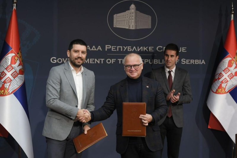 Potpisivanje ugovora, ministar Vesić i gradonačelnik Gojković, foto: Grad Valjevo