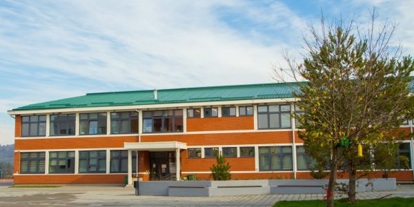 Srednja skola u Mionici