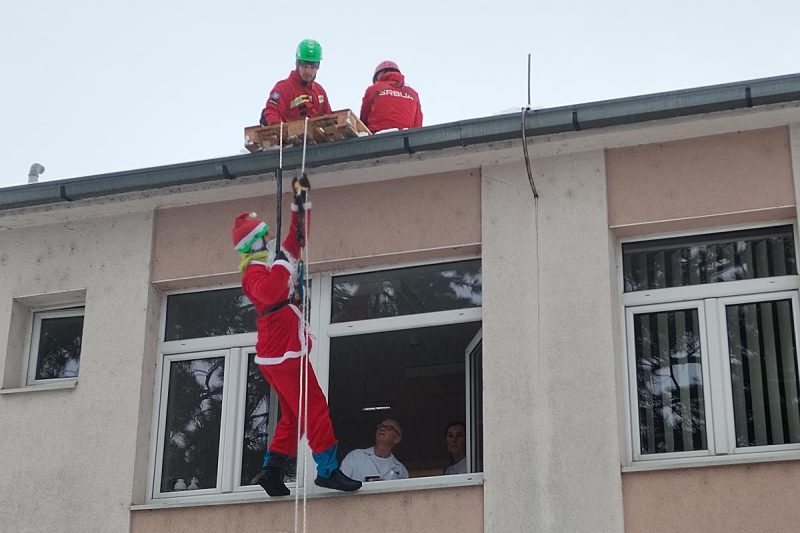 Podela paketića, foto: ZC Valjevo