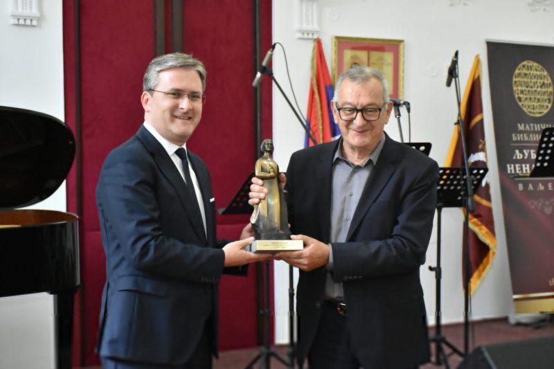 Ministar i dobitnik nagrade, foto: Grad Valjevo
