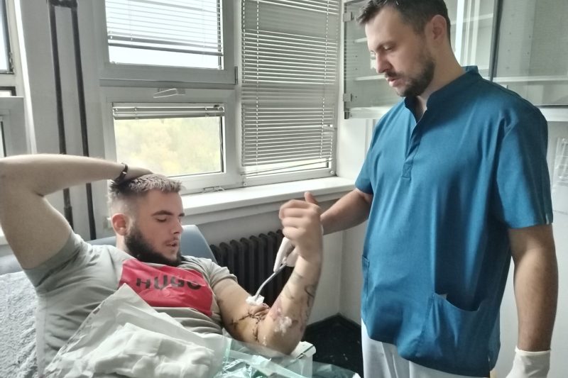 Luka i dr Savić, foto: Zdravstveni centar Valjevo