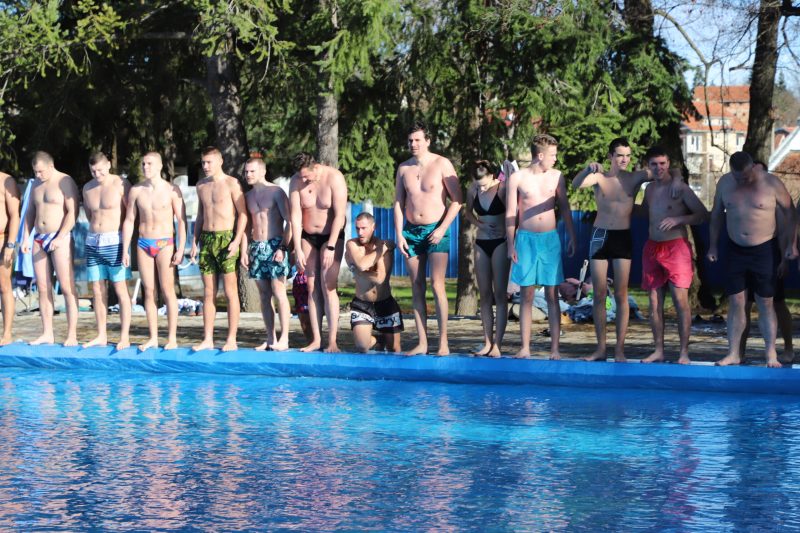 Plivanje za Časni krst u Banji Vrujci, foto: Opština Mionica