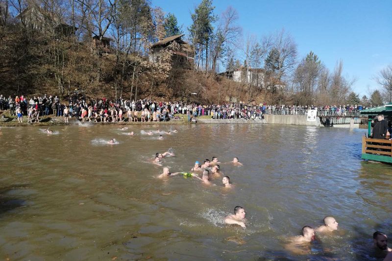 Plivanje za Časni krst, foto: Patak online